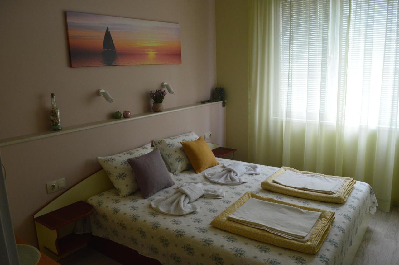 Hotel Yanis à TTchernomorets Extérieur photo
