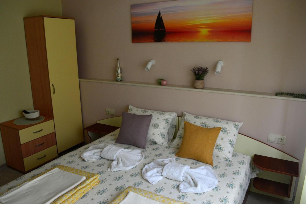 Hotel Yanis à TTchernomorets Extérieur photo