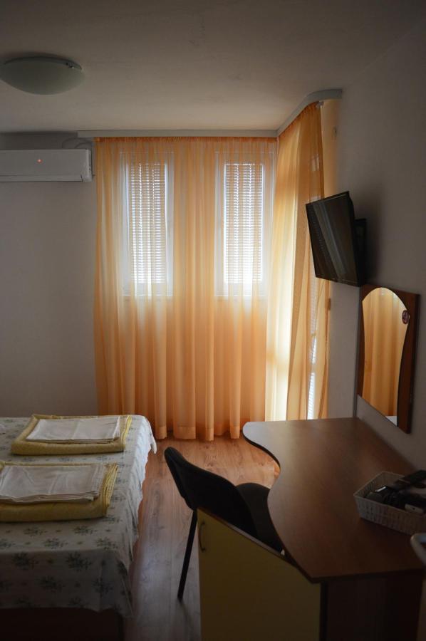 Hotel Yanis à TTchernomorets Extérieur photo