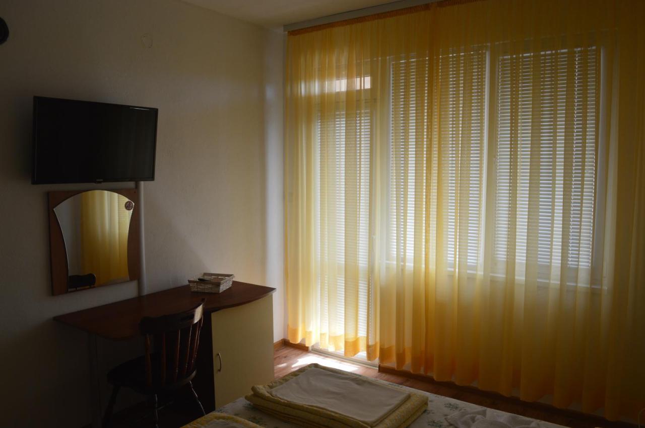 Hotel Yanis à TTchernomorets Extérieur photo