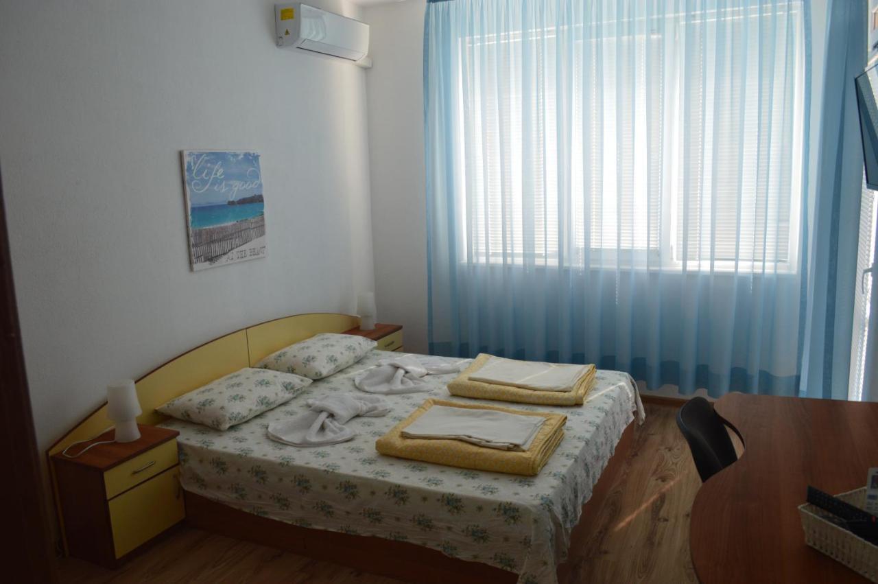 Hotel Yanis à TTchernomorets Extérieur photo