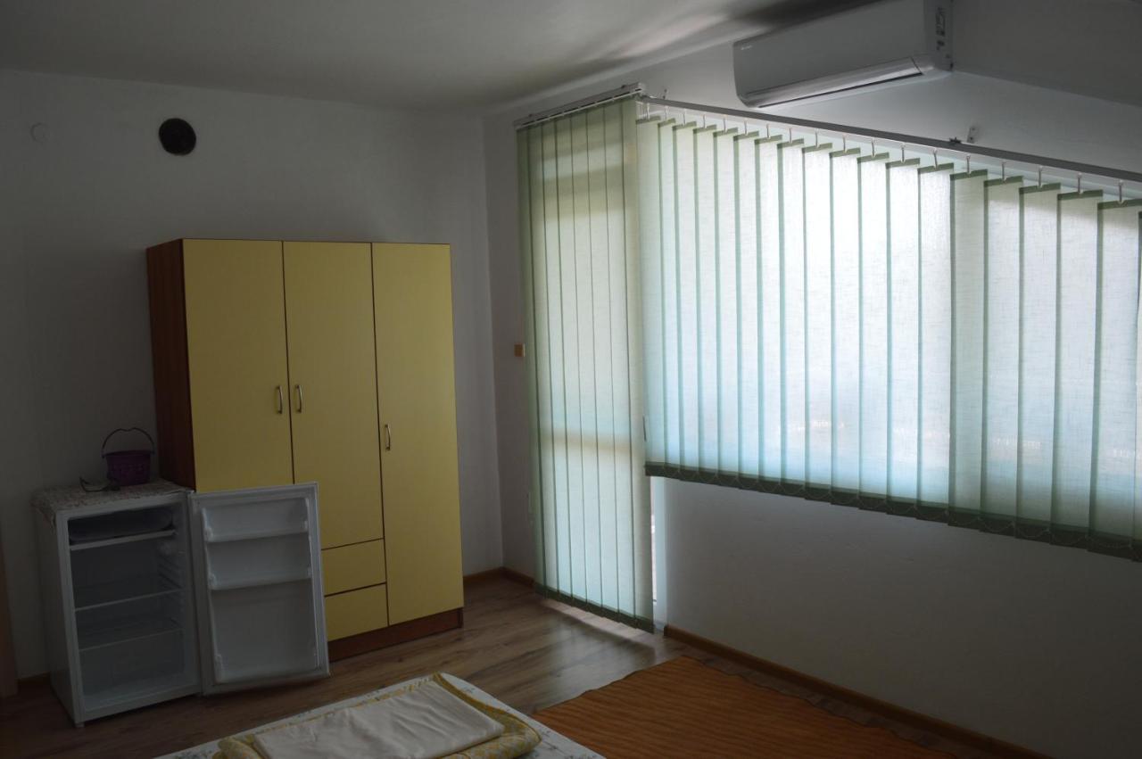 Hotel Yanis à TTchernomorets Extérieur photo