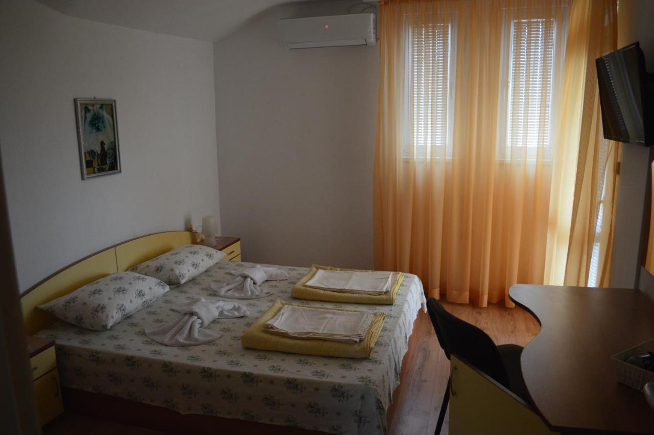 Hotel Yanis à TTchernomorets Extérieur photo