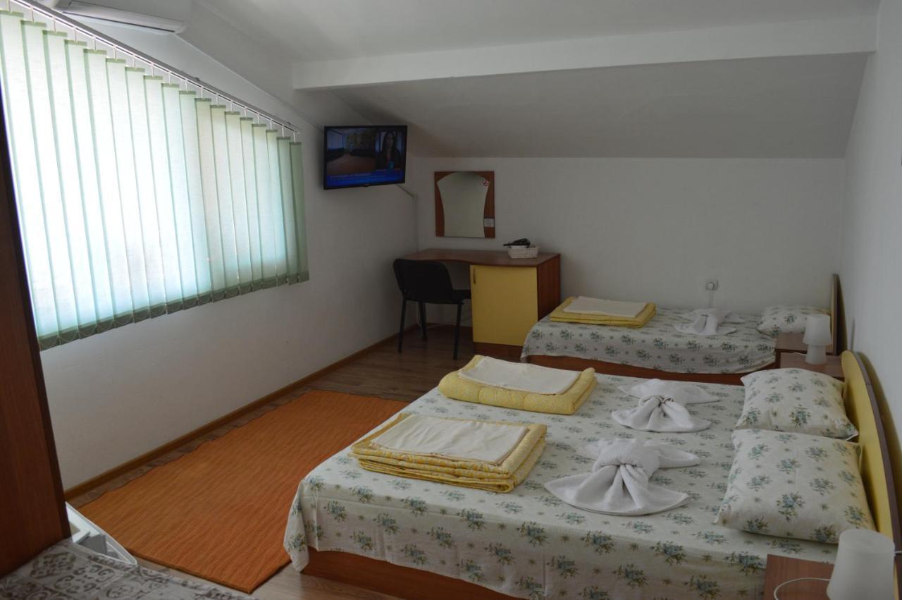 Hotel Yanis à TTchernomorets Extérieur photo