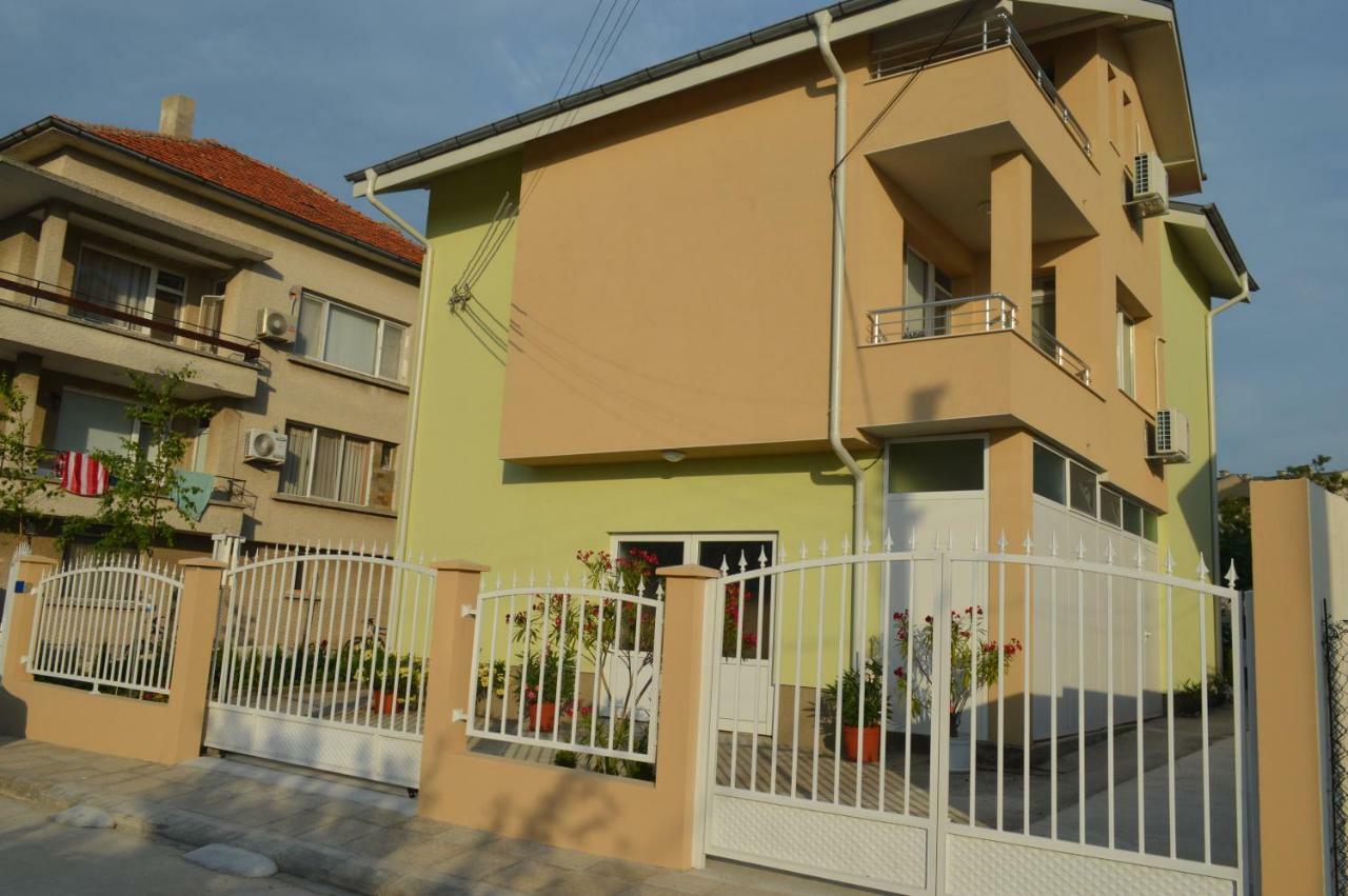 Hotel Yanis à TTchernomorets Extérieur photo