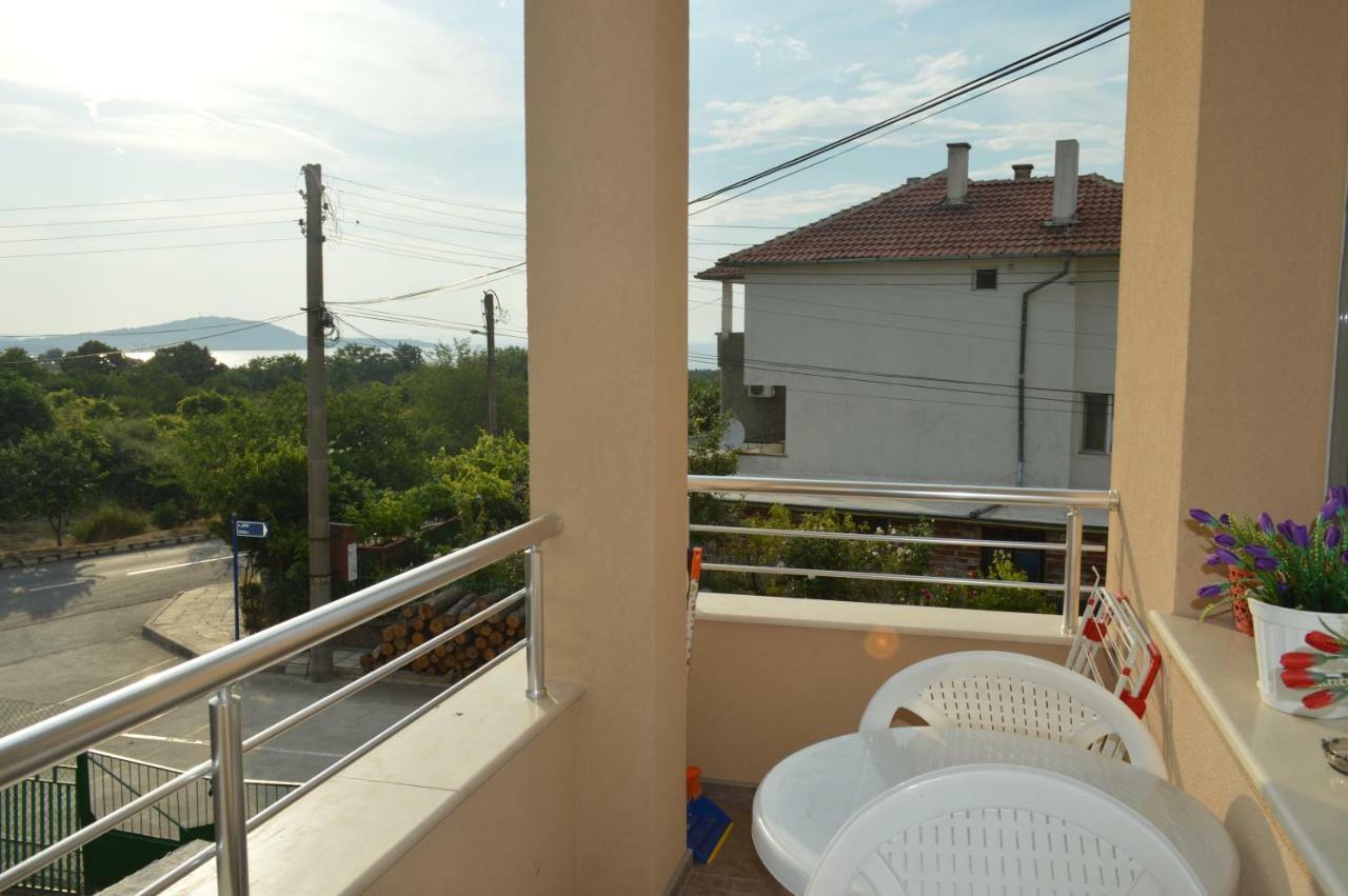 Hotel Yanis à TTchernomorets Extérieur photo